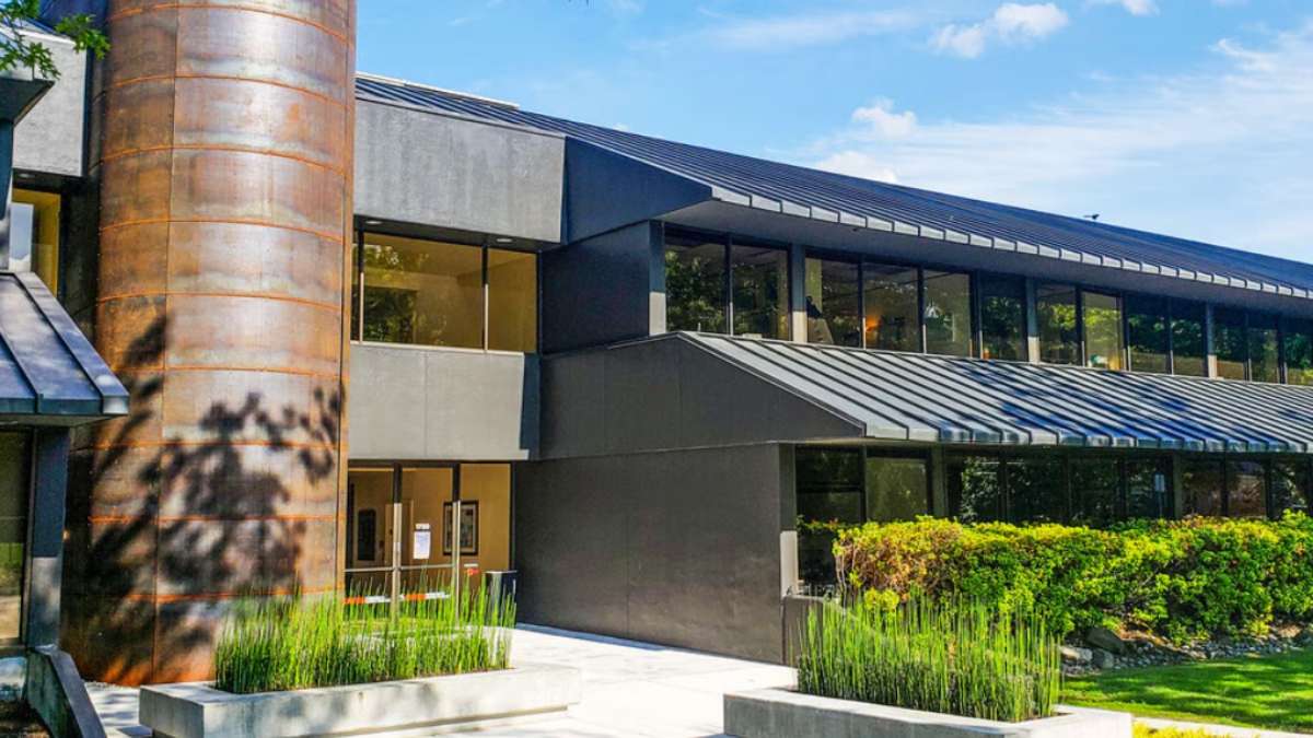Bellevue clinic building exterior